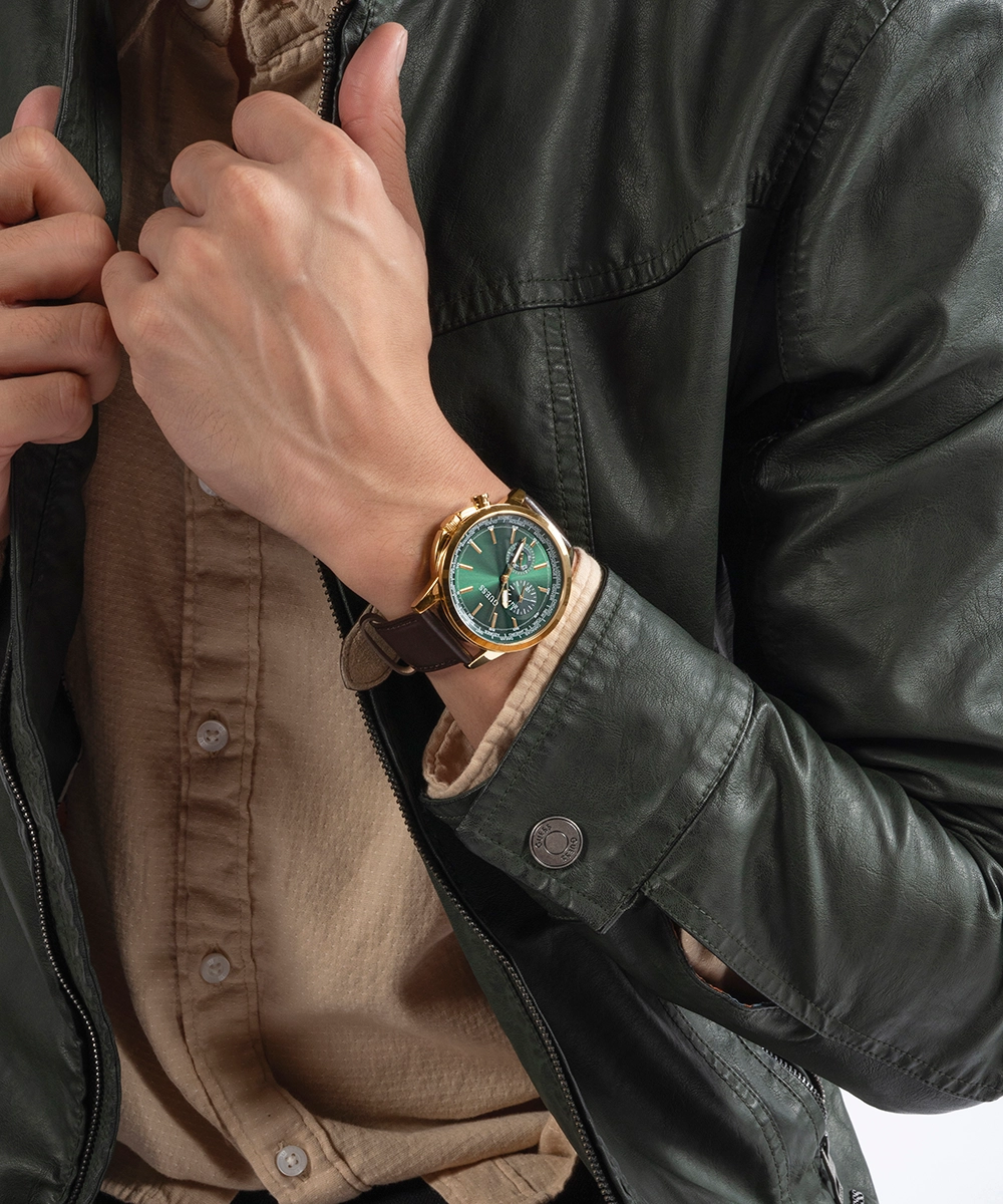 GUESS Mens Gold Tone Multi-function Watch Box Set