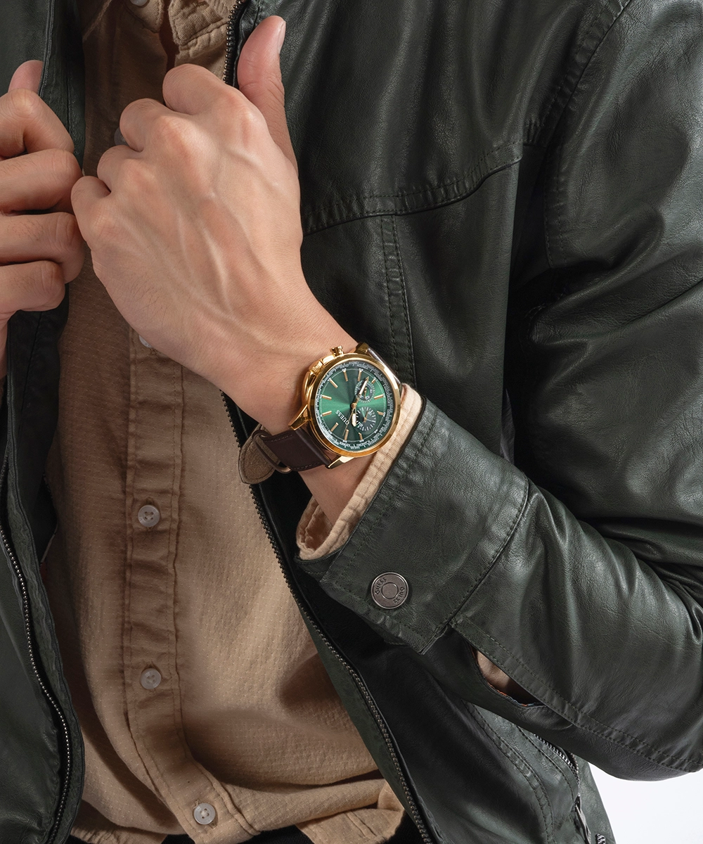 GUESS Mens Gold Tone Multi-function Watch Box Set