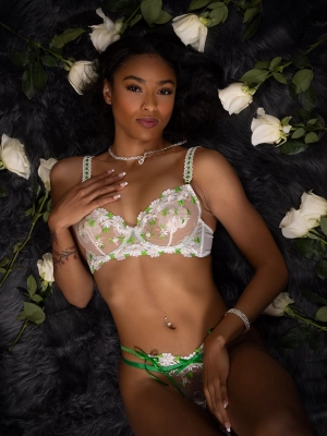 Lovely Daisy  Lace Lingerie Set